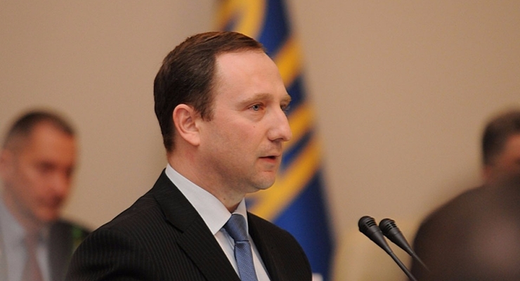 Зарплата чиновника из АП Райнина в два раза больше, чем у Порошенко