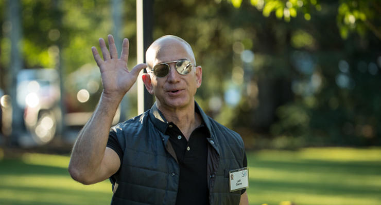 Глава Amazon стал самым богатым человеком в истории
