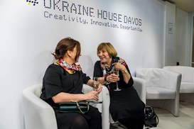 Коньяк, вино и легкие закуски. Чем угощали посетителей Украинского Дома в Давосе