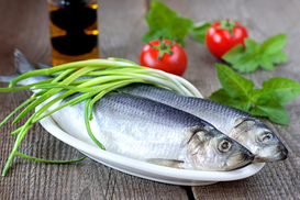 Сало заменили селедкой: как украинцы экономят на питании