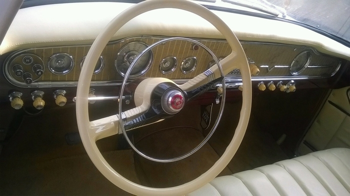 В РФ продают Чайку Брежнева