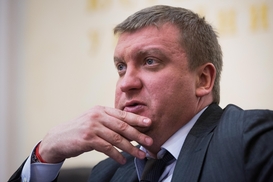 Сколько заработал в марте министр юстиции Петренко