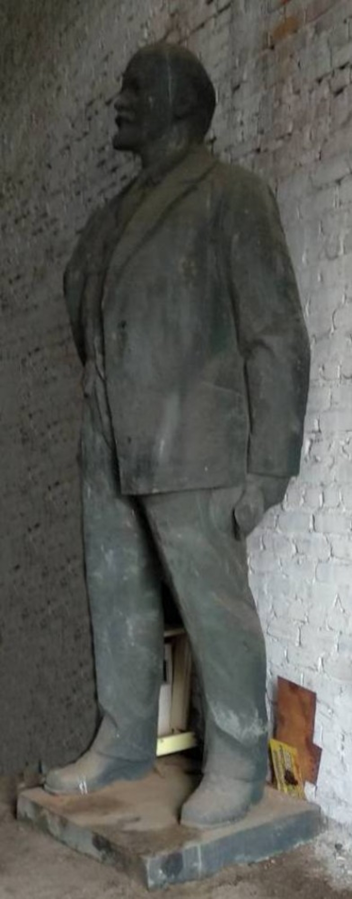 На аукцион выставили демонтированный памятник Ленину