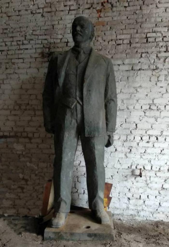 На аукцион выставили демонтированный памятник Ленину