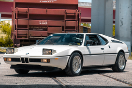 Редкий спорткар BMW M1 продают за 900 тысяч долларов