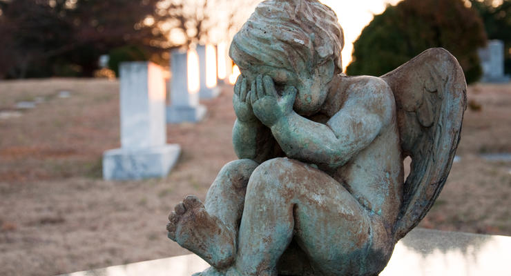 Как работают похоронные аферисты и сколько стоит место на кладбище