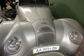 В Украине продают редкий родстер украинского политика