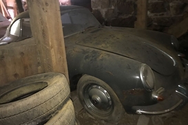 В США выставили на продажу редкий спорткар Porsche, "забытый" в гараже