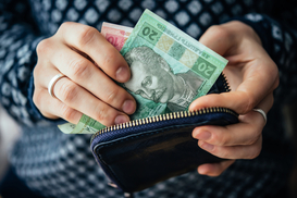 НБУ продал 100 млн долларов для поддержания гривны