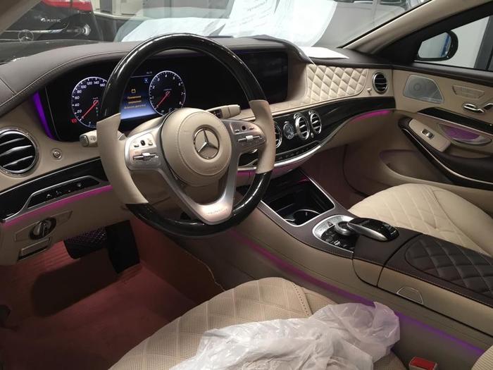 В Украину привезли бронированный Mercedes-Maybach за 700 тысяч евро