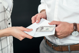 Какие застройщики в Украине платят самые низкие зарплаты