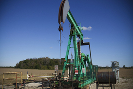 Нефть продолжает дешеветь