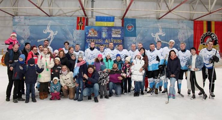 КРИСТАЛБАНК вместе с детьми спортивного проекта Kids Autism Games поддержали хоккейную команду "Чайка"