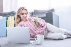 НБУ: Украинцы скупают доллары