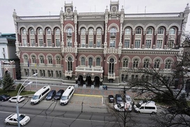 График работы украинских банков на Троицу и День Конституции