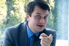 Разумков рассказал, когда снимут мораторий на землю