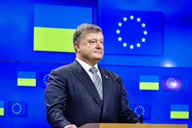 Порошенко переоформил часть Roshen на сына