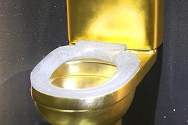 В Китае продают пуленепробивной золотой унитаз с 40 тыс бриллиантами