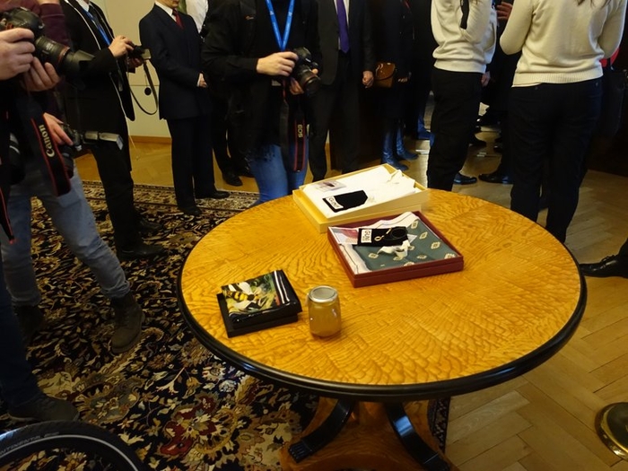 В Эстонии Зеленскому подарили электровелосипед