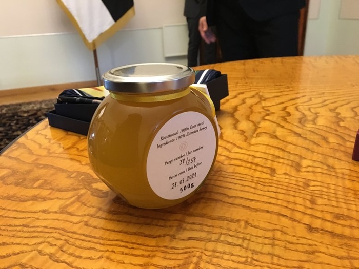 В Эстонии Зеленскому подарили электровелосипед