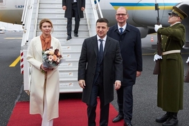 Жена Зеленского надела шерстяное пальто почти за 1000 долларов