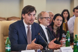 Гончарук признался, зачем регулярно проводит встречи с НБУ