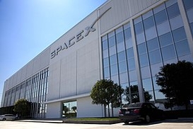 SpaceX будет отправлять туристов в космос через 2 года