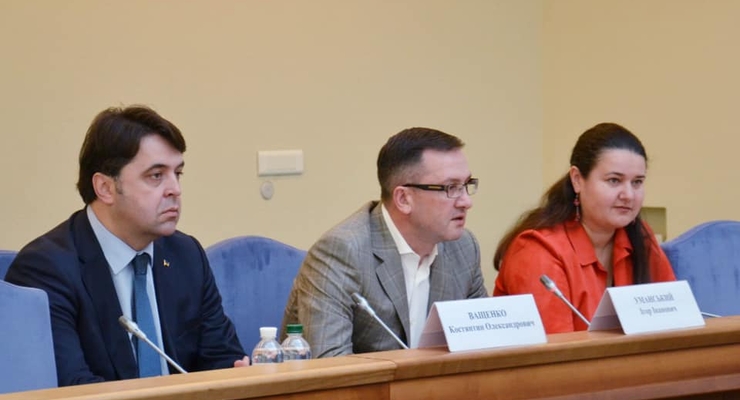 facebook.com/oksana.markarova