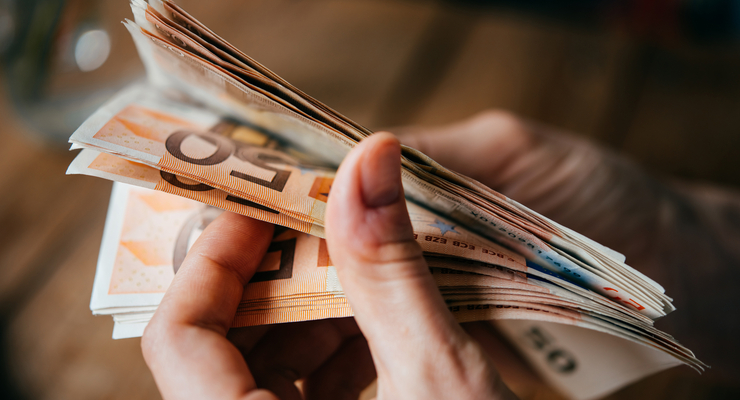 Сегодня, 9 июня, сто евро стоят  3014,77 грн / depositphotos.com