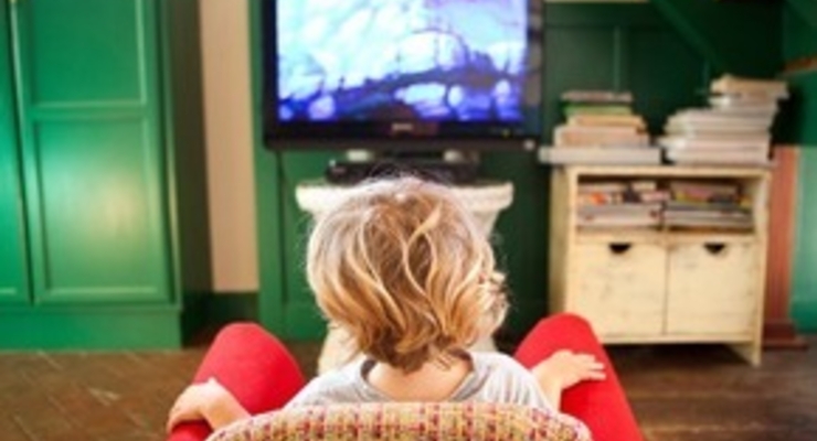 Новости по телевизору, Youtube и "Телеграмм": как украинцы следят за событиями в стране и в мире