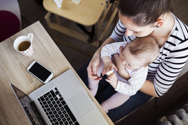 Расчет страхового стажа в отпуске по уходу за ребенком: Комментарий Минсоцполитики