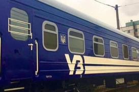 Сменить цвета: "Укрзализныця" перекрасит пассажирские вагоны