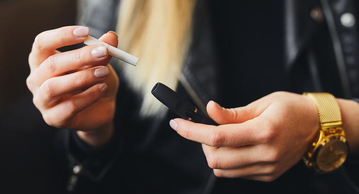 Рада запретила продажу электронных сигарет украинцам до 18 лет