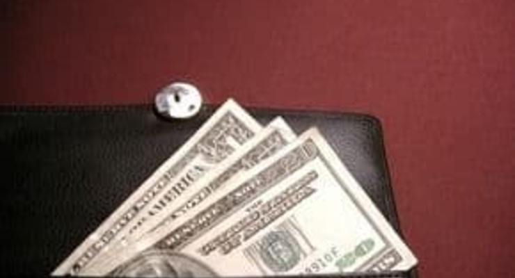 Курс доллара на черном рынке Киева: откуда берется, от чего зависит и на что влияет