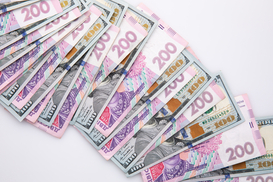 Украинцам предлагают повысить минимальную зарплату: Чего хотят депутаты