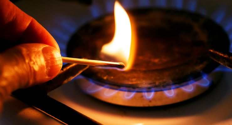 Иногда достаточно просто почистить конфорки  / depositphotos.com