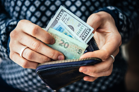 Курс валют на 10.02.2021: Евро пошло вверх, доллар немного упал