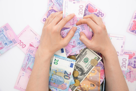 Курс валют на 04.03.2021: Гривна продолжает укрепляться, евро и доллар подешевели