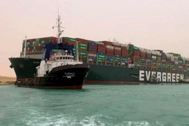 "Отделались легким испугом": Как пострадала Украина от пробки в Суэцком канале