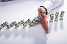 Олигархи "тормозят" рост ВВП Украины — советник Зеленского