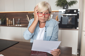 Украинцам ограничили время для переоформления субсидии: как это сделать