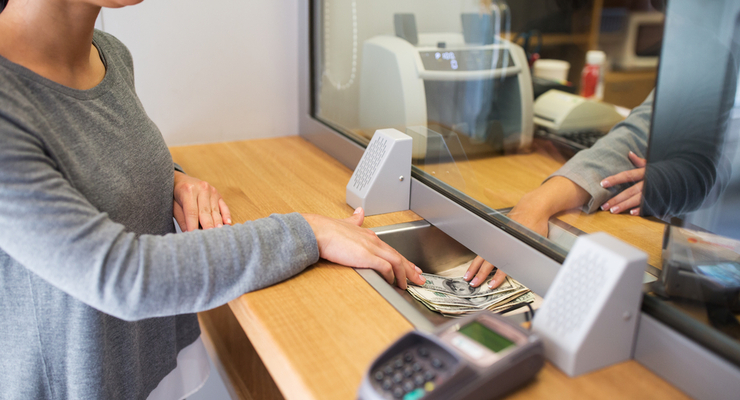 Ожидается умеренная девальвация до 28,3-28,5 грн за доллар / depositphotos