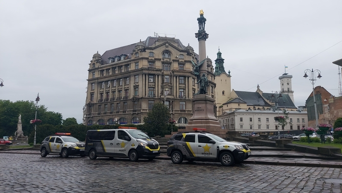 Автопарк холдинга насчитывает более 100 экипажей быстрого реагирования