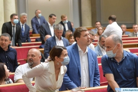 Рада приняла закон о тюремном заключении за ложь в декларации с поправками Зеленского