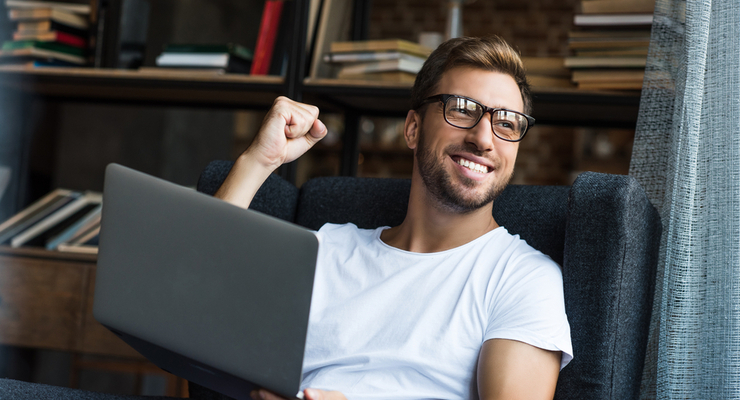 Вся информация обрабатывается 10-15 минут / depositphotos