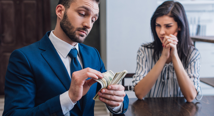 К системе подключены 7 банков / depositphotos