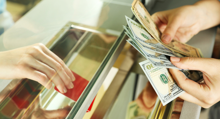 Банки не примут изношенную банкноту / depositphotos