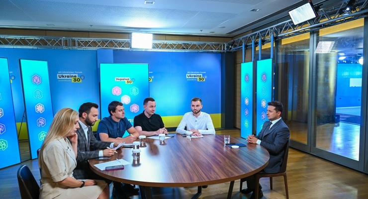 Зеленский на встрече с журналистами во время форму  / president.gov.ua