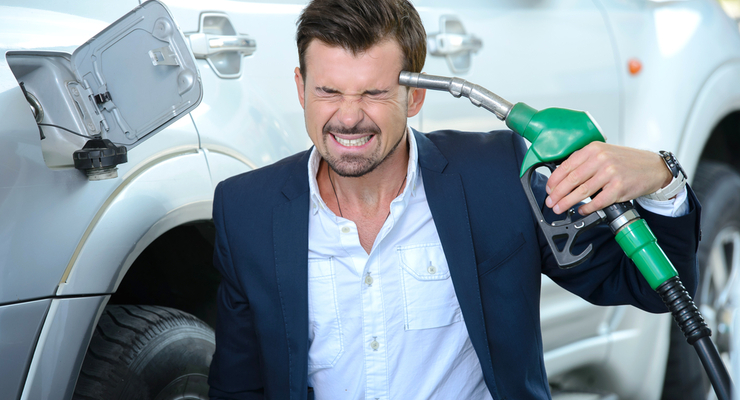 Бензин в Украине дорожает / depositphotos