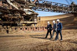 СМИ: На пути украинского экспорта титанового сырья в страны Азии встали Фирташ, Москва и следователи ГБР